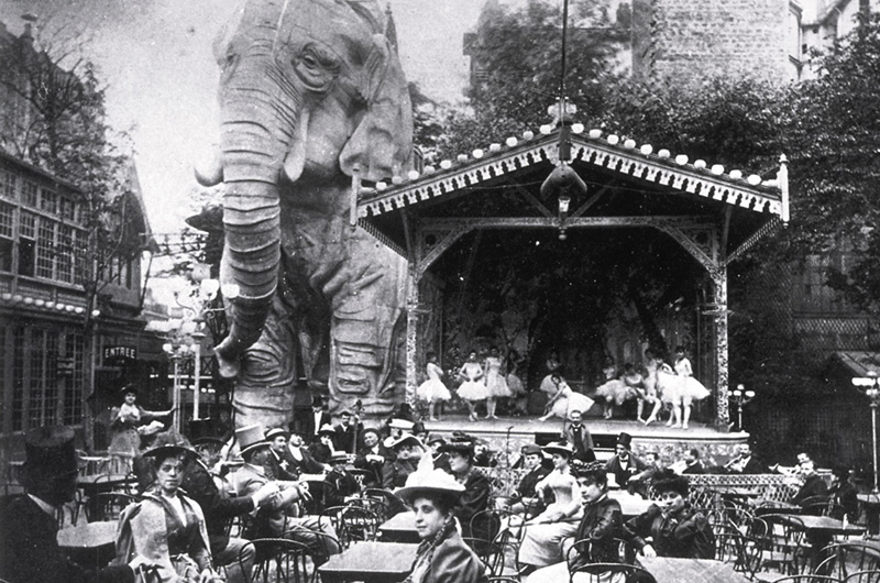 The opening of the Moulin Rouge